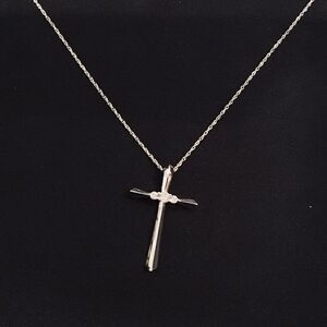 14K WHITE GOLD / DIAMONDS CROSS AND CHAIN